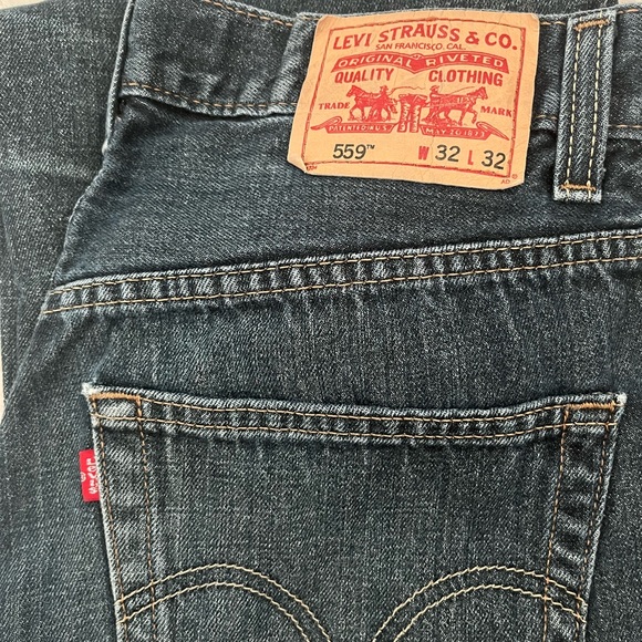 LEVI’S Dark Rinse Relaxed Fit Jeans - Picture 2 of 5